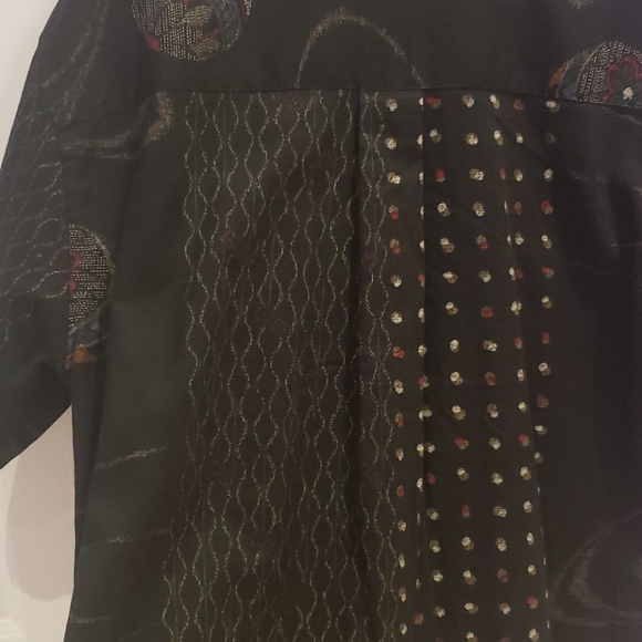 Japanese Temari Collared Button-Down Linen Shirt - Picture 5 of 9